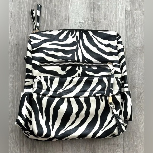 Mi-Mi’s Closet Zebra Pattern Faux Leather Backpack Style Color Guitar Strap - Picture 3 of 5